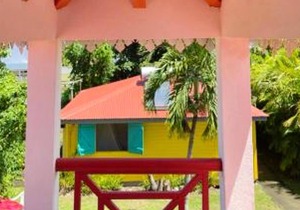 Homerez - House for 4 ppl. with shared pool, garden and terrace at Sainte-Rose
