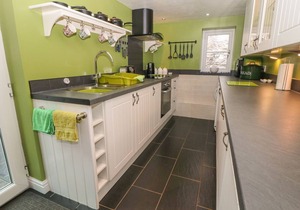 HOPE COTTAGE, pet friendly in Castleton, Peak District