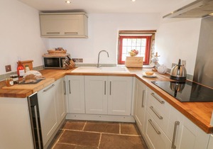 HOPE COTTAGE, pet friendly, with open fire in Youlgreave
