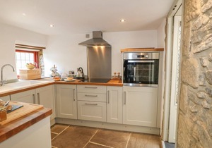 HOPE COTTAGE, pet friendly, with open fire in Youlgreave