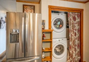 Hot Tub, 1bd/1ba, Nob Hill Home, King bed, W/D