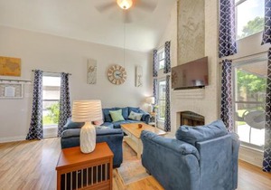 Hot Tub and Game Room Spacious Live Oak Home!