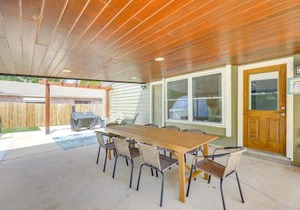 Hot Tub and Game Room Spacious Live Oak Home!