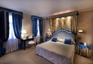 Hotel A La Commedia