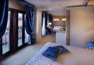 Hotel A La Commedia