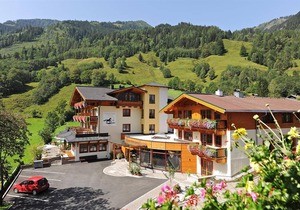 Hotel ∙ Family room, shower or bath, toilet