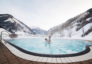 Hotel ∙ Family room, shower or bath, toilet