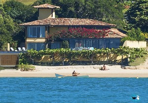 House 6 suites on the edge of Ferradura beach