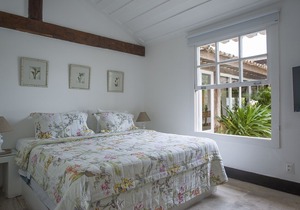House 6 suites on the edge of Ferradura beach