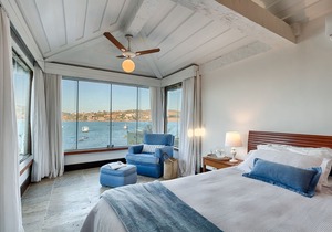 House 6 suites on the edge of Ferradura beach