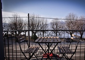 HOUSE OF VICTORY 4 FRONT LAKE AP2 GARDEN & SPA