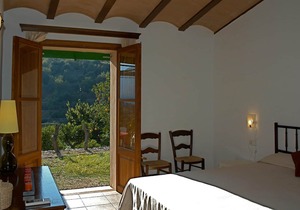 How about a vacation in the countryside in Mallorca?