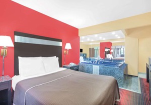 Howard Johnson by Wyndham North Bergen