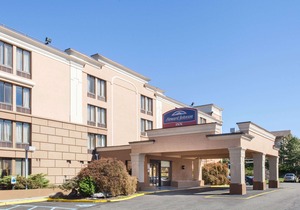 Howard Johnson by Wyndham Suffern