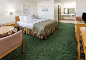 Howard Johnson by Wyndham Roseburg