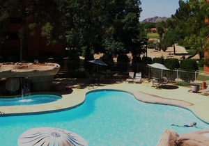 HUGE 1BR!! WiFi, Pools, Fitness! Walk to golf, shops, restaurants