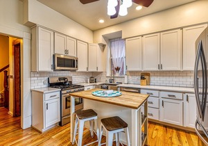 Huge 6 bed, 3.5 Bath Home 2 KING BEDS FAMILY SHAW NEIGHBORHOOD