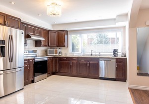 HUGE 7-Bdrm Duplex in the Heart of Kitchener