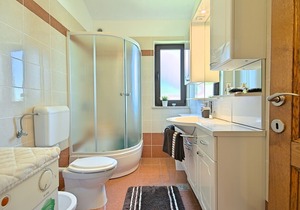 Ideal for family holidays, heated pool, traditional and quiet location