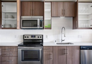 Ideal Mountain View 2BR w/Gym, Pool, Garden, near Dining, by Blueground