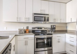 Ideal Sunnyvale 2BR w/Gym, Pool, Courts, near Tech HQs, by Blueground