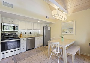 Ideal Weekend Getaway! Only 200 Yards to Beach, Popular East Beach Area!
