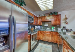 Ideally located condo with pool, hot tubs & sauna - walk to lifts & Main Street