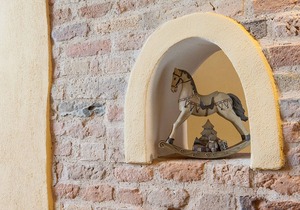 Il Girasole, app in a typical villa with swimming pool 7 km from the sea, Senigallia, Marche