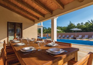 In a small village near the medieval Svetvincenat is placed this beautiful vacation home.