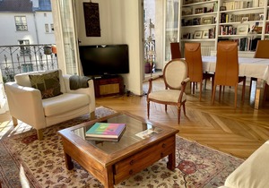 In the heart of 'Quartier Latin' Elegant parisian flat