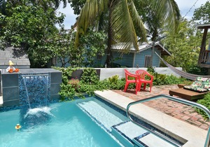 In the heart of West End, Roatan - Mariposa Lodge - Unit 2