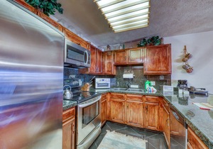 In-town condo with ideal walk-to-lifts location, pool, hot tubs & sauna