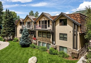 Incredible views in open 2 bedroom condo in Aspen Core! Walk to Gondola.