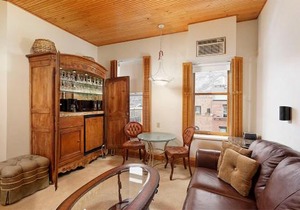 Independence Square Unit 306, Hotel Room with Large Sitting Area & Wet Bar
