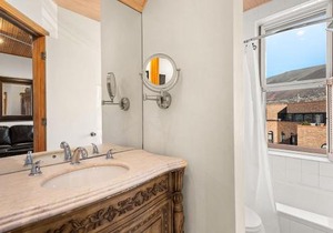 Independence Square Unit 306, Hotel Room with Large Sitting Area & Wet Bar