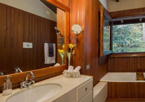 Ispra Villa Sleeps 8 Pool Air Con WiFi