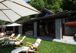 Ispra Villa Sleeps 8 Pool Air Con WiFi