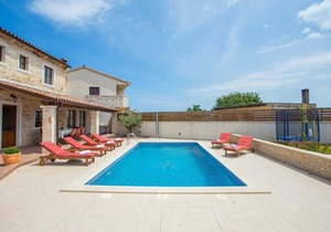 Istrian stone villa with swimming pool near Pula, Istria