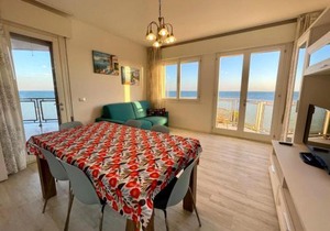 Wonderful beachfront apartment-Beahost