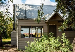 Ivanhoe - 1 Nt(waterfront)