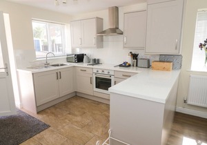 IVANHOE LODGE, pet friendly, with a garden in Ashby-De-La-Zouch