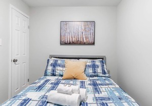 James St Apartment with Queen sized bed