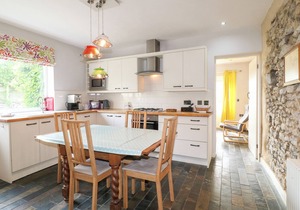 JASMINE COTTAGE, character holiday cottage in Youlgreave