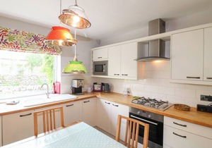 JASMINE COTTAGE, character holiday cottage in Youlgreave