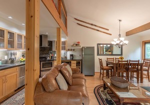 JHRL - Larkspur 1224, Beautifully renovated, spacious retreat