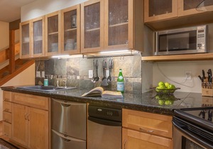 JHRL - Larkspur 1224, Beautifully renovated, spacious retreat