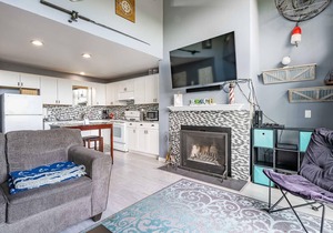 JL 806: Mtn view, indoor & beach fun, hikes, & wifi!