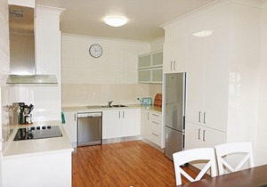 Jodi's Beach Retreat - Pet Friendly (2 bedroom apartment) 3+ nights