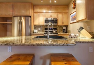 Juniper Springs Lodge #426 - Luxury Ski in Ski out! 2 Bedroom; (End Unit)