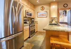 Juniper Springs Lodge #426 - Luxury Ski in Ski out! 2 Bedroom; (End Unit)